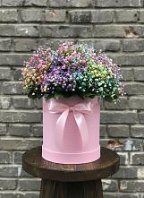 Цветочная композиция из Гипсофила и Розы в шляпной коробке в Увельском