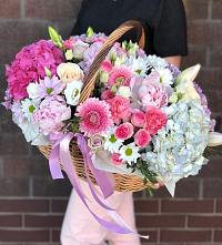 Композиция солнечный день в Увельском Цветочная композиция из Розы, Хризантемы, Пионы и Лизиантусы в корзине в Увельском