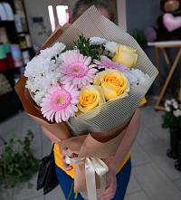 Букет цветов из:  Герберы, Розы и Хризантемы в Увельском