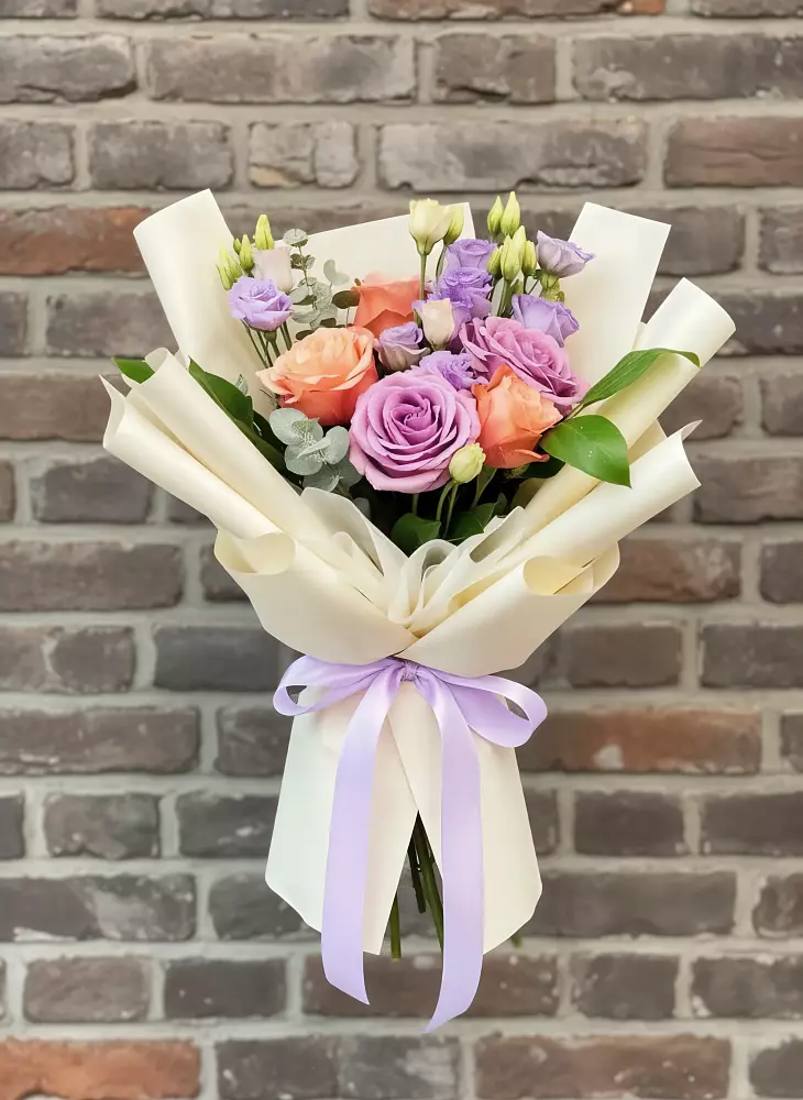 Букет цветов из: Лизиантусы и Розы в Увельском