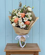 Букет цветов из:  Альстромерии, Лизиантусы, Розы и Хризантемы #REPLACE_PRED# Увельском