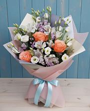 Букет цветов из:  Лизиантусы, Розы, Альстромерии и Гипсофила в Увельском