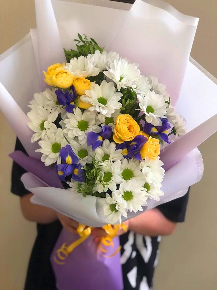 Букет цветов из: Ирисы, Хризантемы и Розы в Увельском