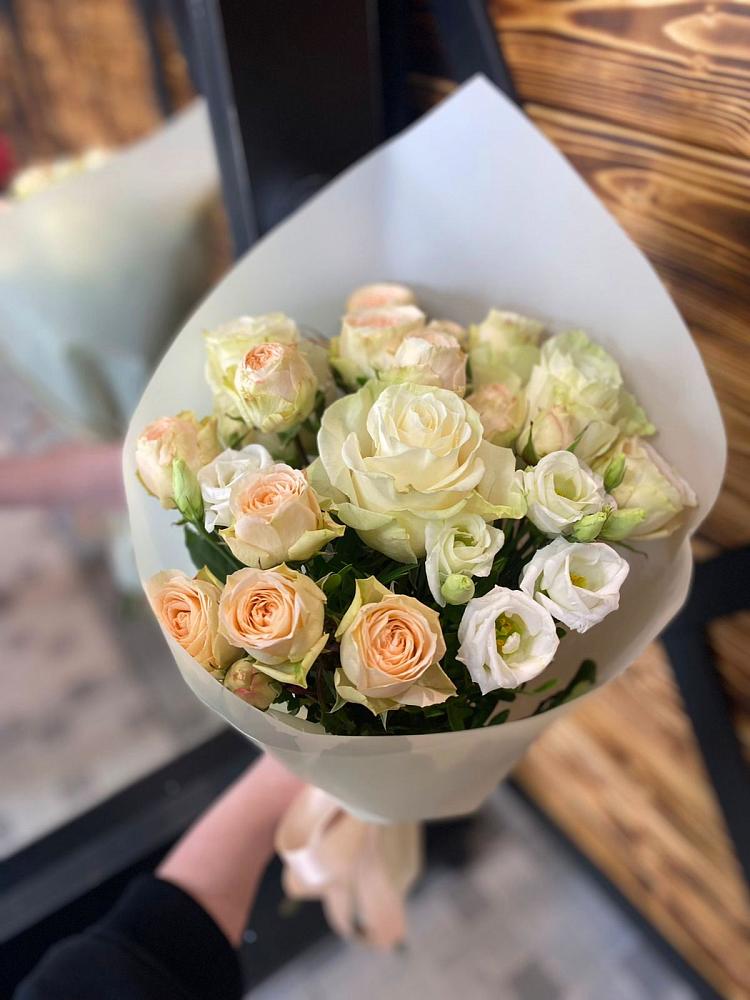 Букет цветов из: Розы и Лизиантусы в Увельском